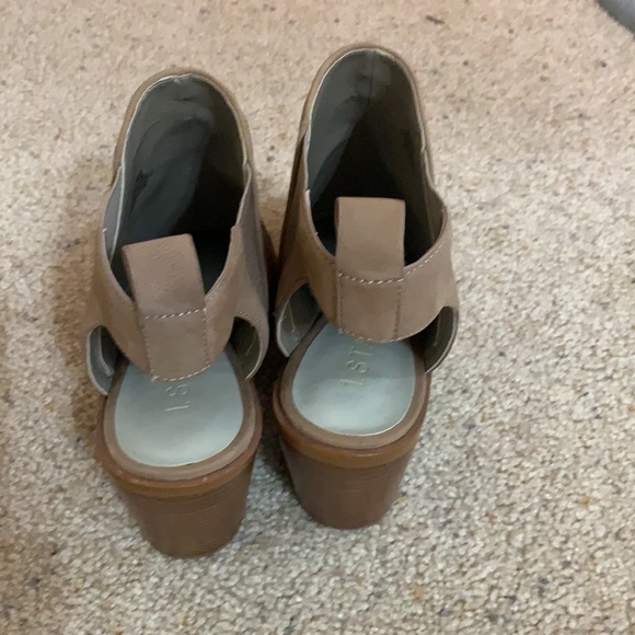 WOMENS CUTOUT BOOTIE - Picture 2 of 3